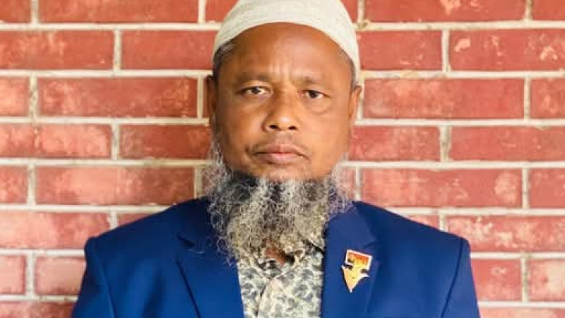 U pashshasini yechdi va sikni ogziga oldi. Porno buvi 3 GP