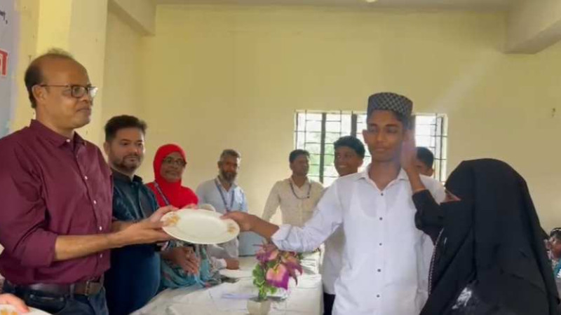 Xonanda Alyosha yalangoch